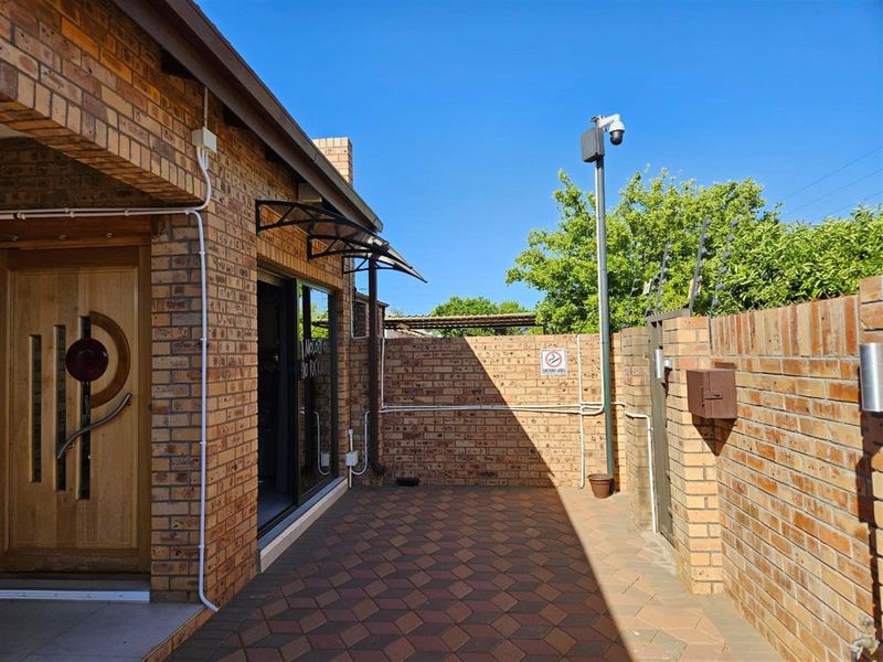 House For Sale in Riviera, Kimberley - Photo 4