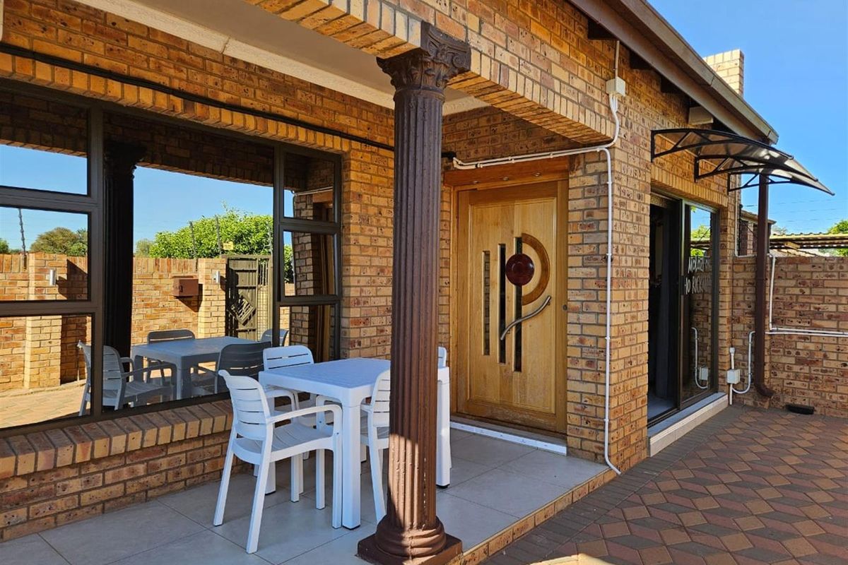 House For Sale in Riviera, Kimberley - Photo 3