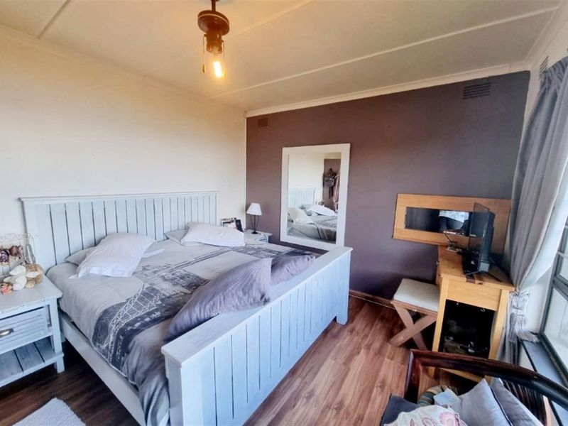 House with flat in Amanzimtoti, KwaZulu Natal - Photo 9