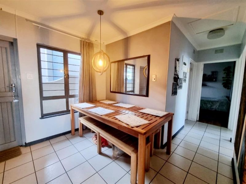 House with flat in Amanzimtoti, KwaZulu Natal - Photo 2