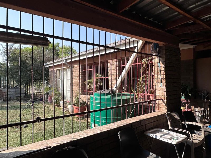 Investor’s Dream: 5-Bedroom Property Walking Distance to Majuba. - Photo 6