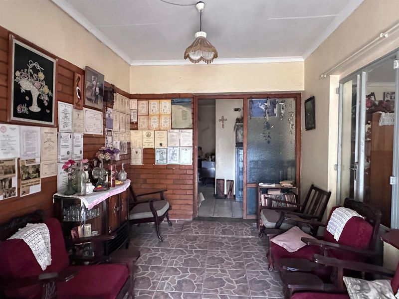 Investor’s Dream: 5-Bedroom Property Walking Distance to Majuba. - Photo 7