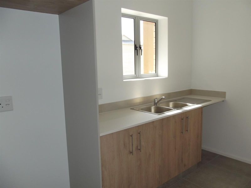 Brand new! Easy living in a secure, 24/7 guarded estate! - Photo 6