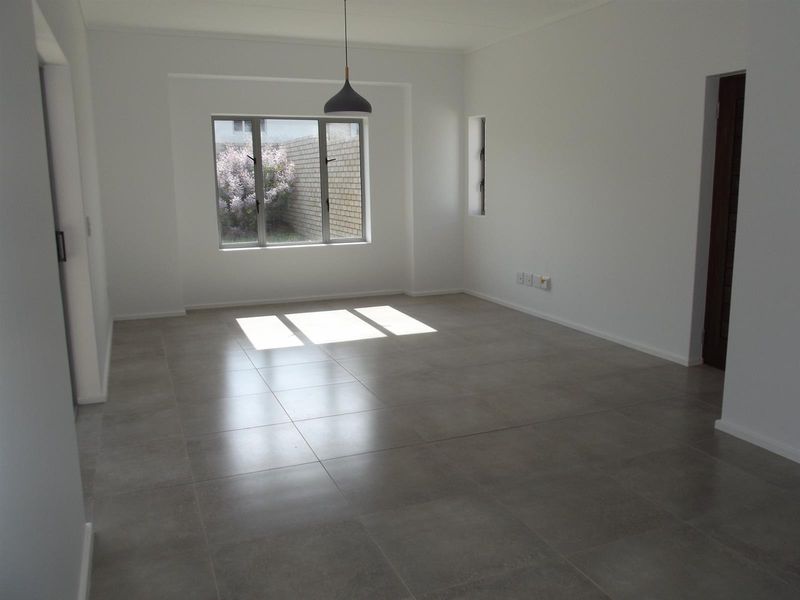 Brand new! Easy living in a secure, 24/7 guarded estate! - Photo 7