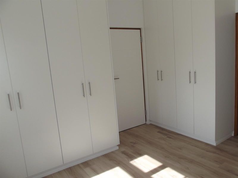 Brand new! Easy living in a secure, 24/7 guarded estate! - Photo 8