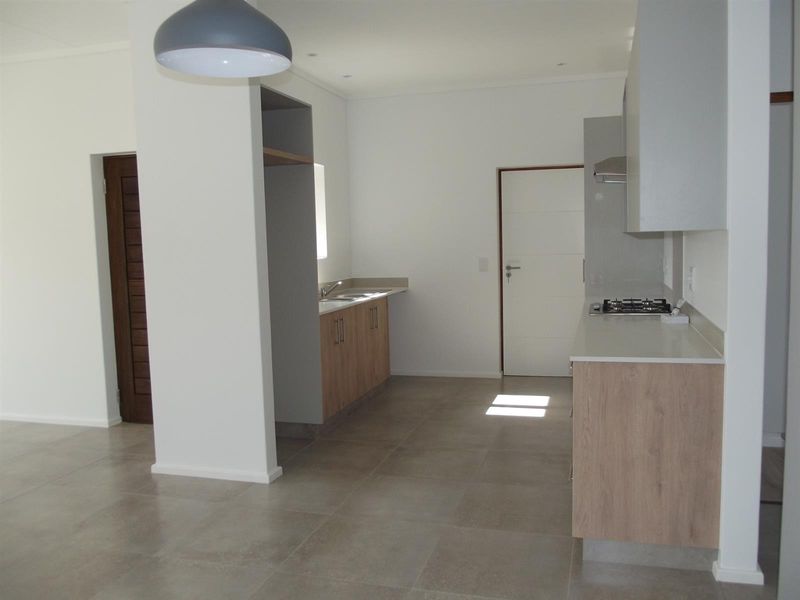 Brand new! Easy living in a secure, 24/7 guarded estate! - Photo 5