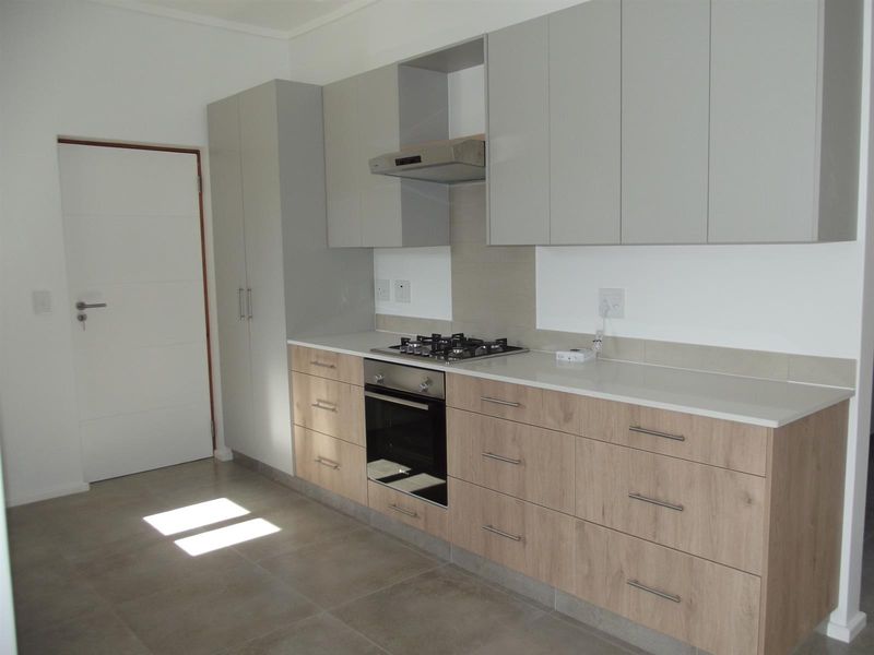 Brand new! Easy living in a secure, 24/7 guarded estate! - Photo 4