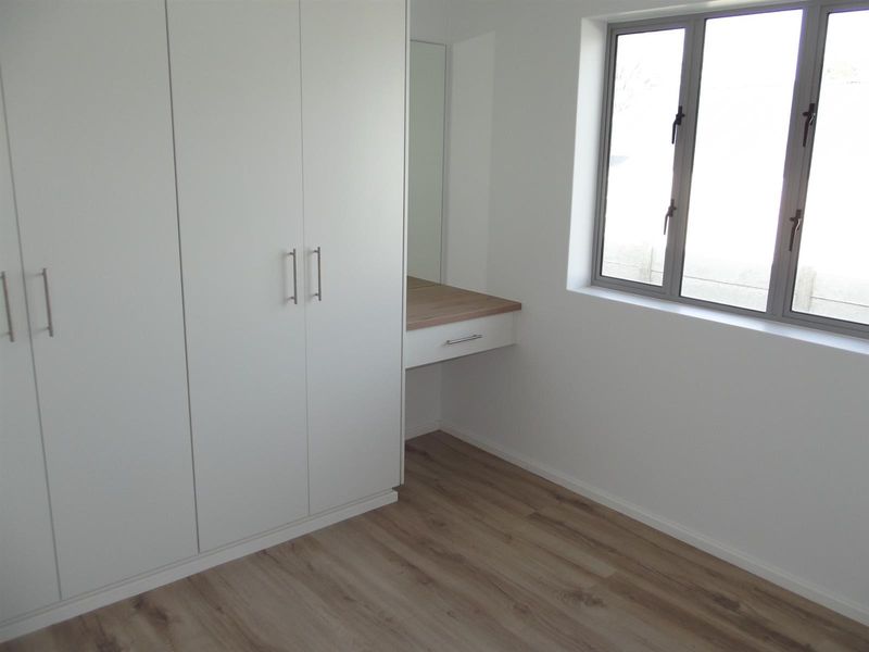 Brand new! Easy living in a secure, 24/7 guarded estate! - Photo 10