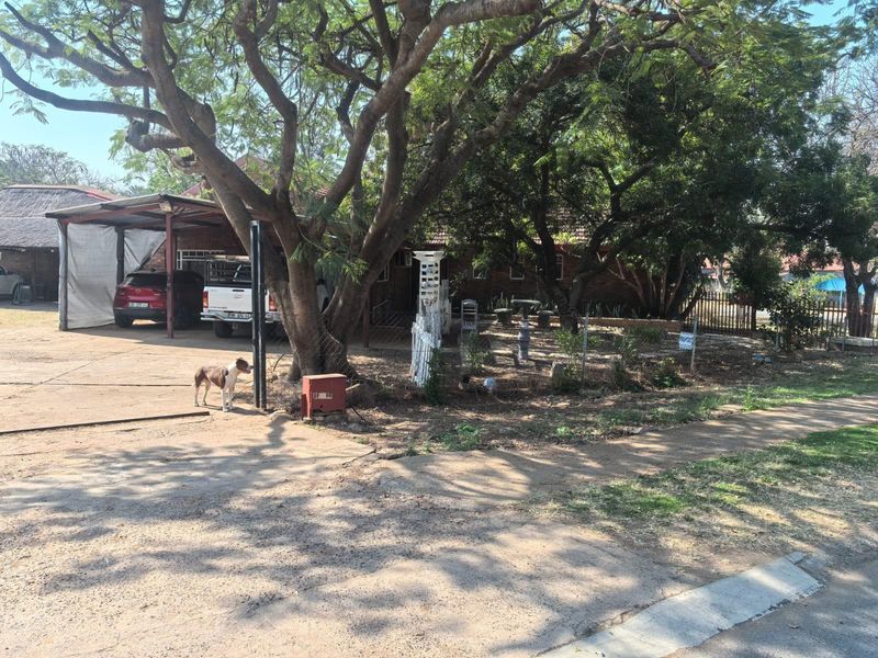 4 bedroom house with lots of space in Burgersfort for sale - Photo 3