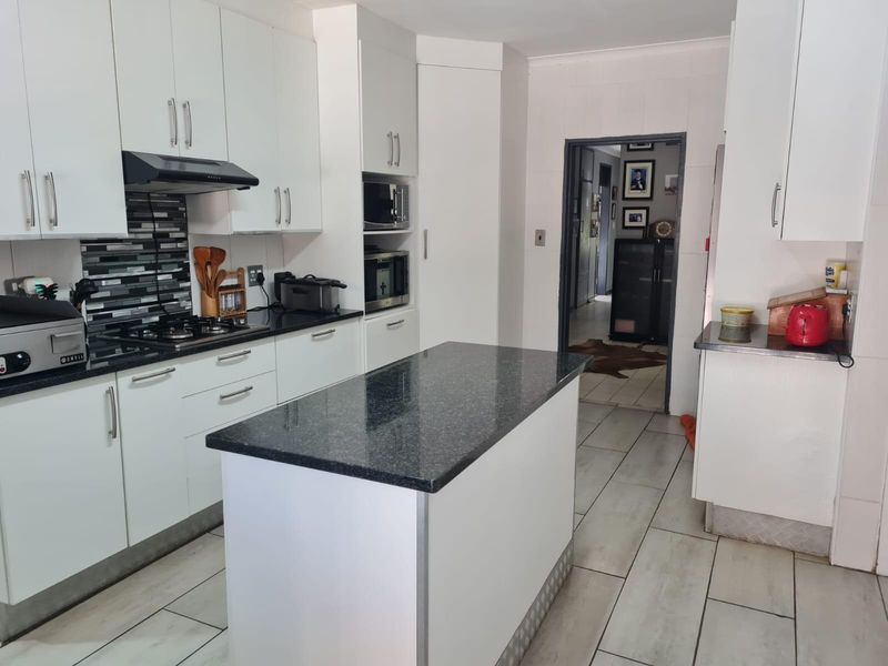 4 bedroom house with lots of space in Burgersfort for sale - Photo 6