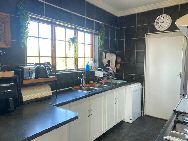 Charming Family Home in the Heart of Prince Albert - Photo 6