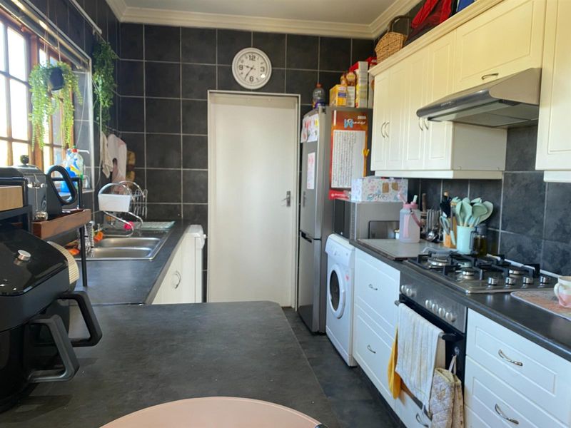 Charming Family Home in the Heart of Prince Albert - Photo 5