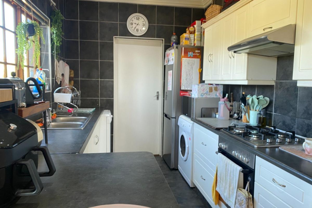 Charming Family Home in the Heart of Prince Albert - Photo 5