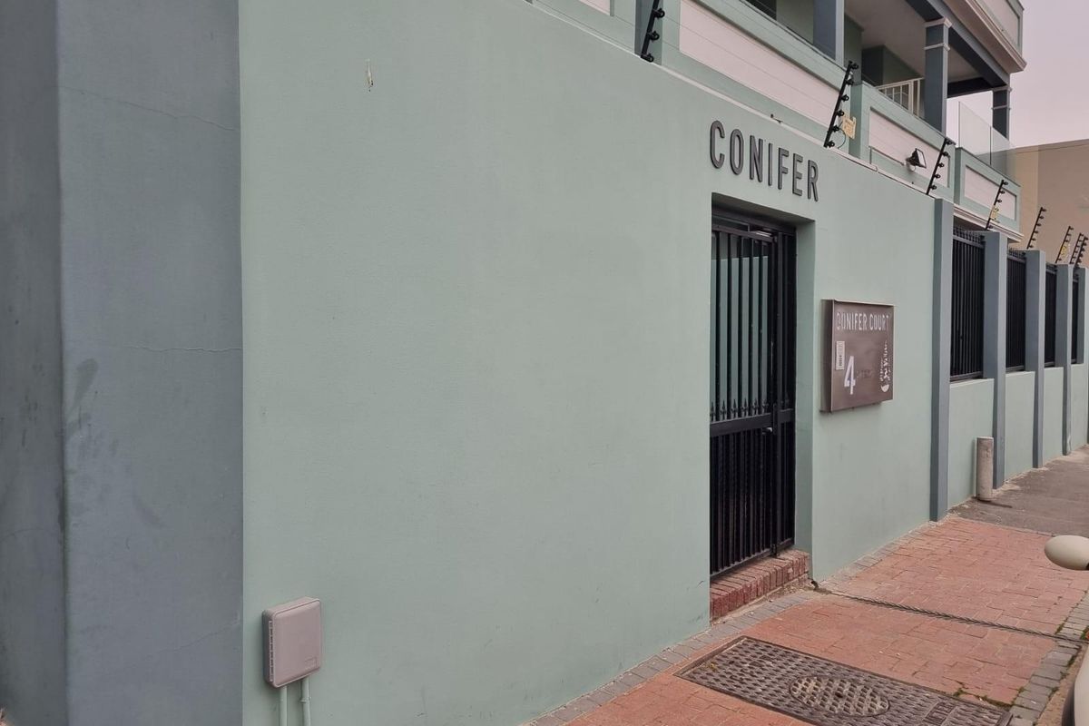 Ground-Floor Bachelor Apartment in the Heart of Sea Point - Photo 2