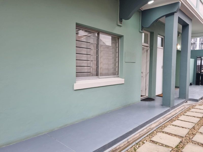 Ground-Floor Bachelor Apartment in the Heart of Sea Point - Photo 5