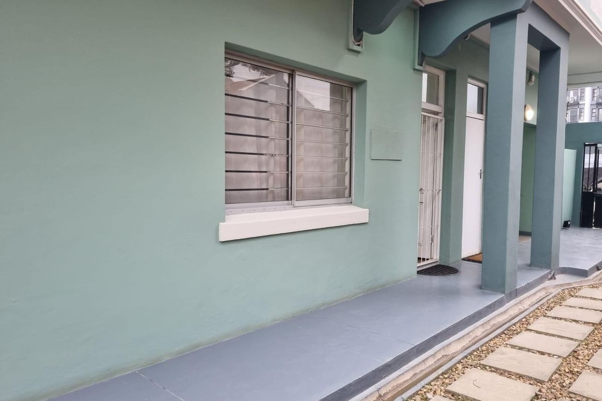 Ground-Floor Bachelor Apartment in the Heart of Sea Point - Photo 5