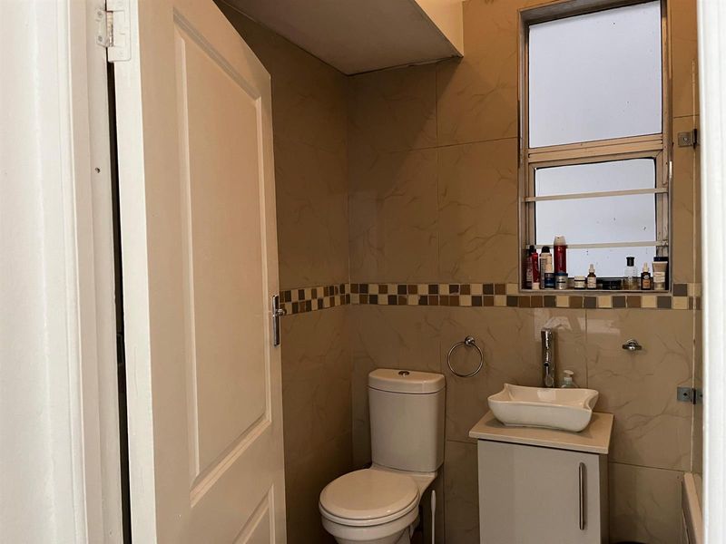 Ground-Floor Bachelor Apartment in the Heart of Sea Point - Photo 10