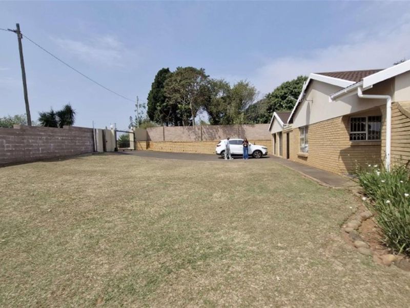 Spacious Family Home with Granny Flats, Hillcrest, KwaZulu Natal - Photo 5