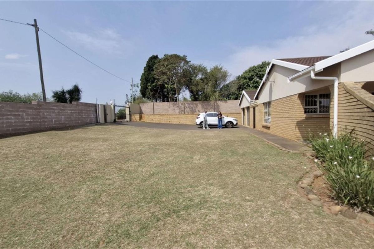 Spacious Family Home with Granny Flats, Hillcrest, KwaZulu Natal - Photo 5