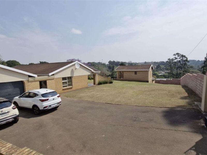 Spacious Family Home with Granny Flats, Hillcrest, KwaZulu Natal - Photo 3