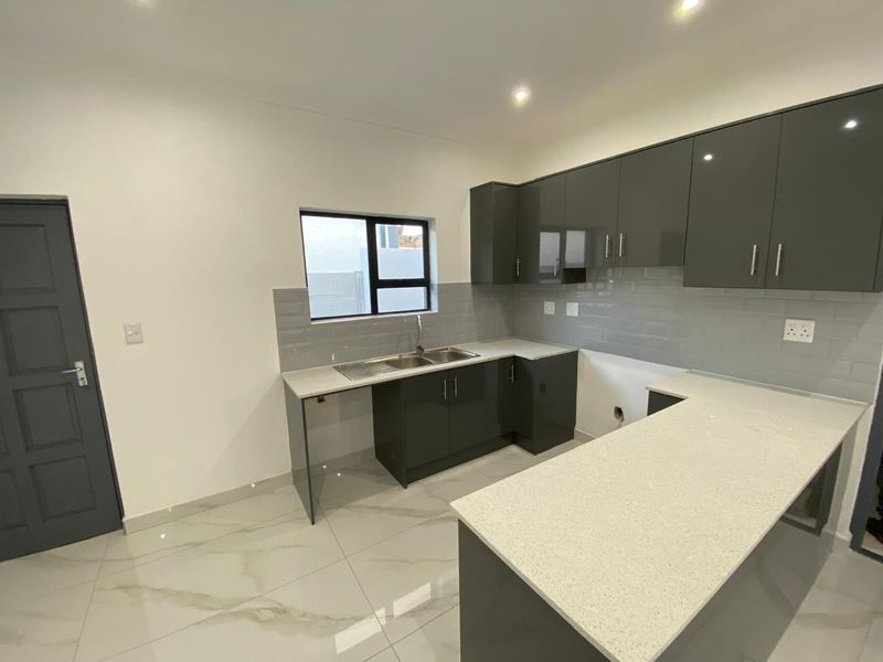 House For Sale in Eersterivier South Eersterivier - Photo 2
