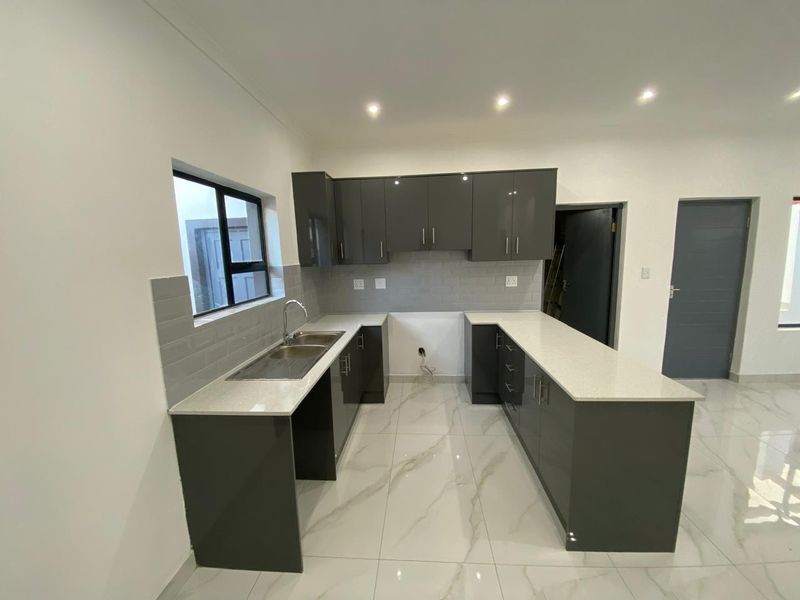 House For Sale in Eersterivier South Eersterivier - Photo 4