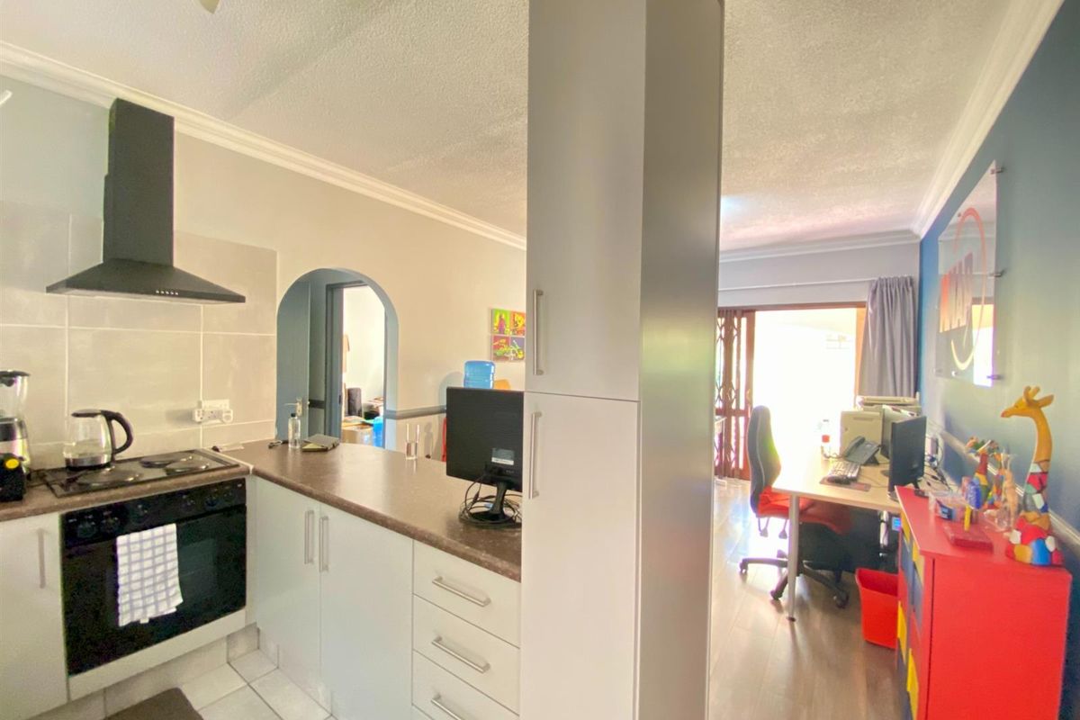 Apartment For Sale in Morningside, Sandton - Photo 2