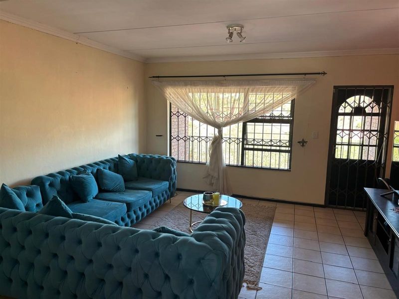 Apartment For Sale in Winchester Hills, Johannesburg - Photo 2