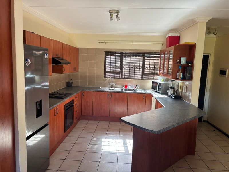 Apartment For Sale in Winchester Hills, Johannesburg - Photo 3