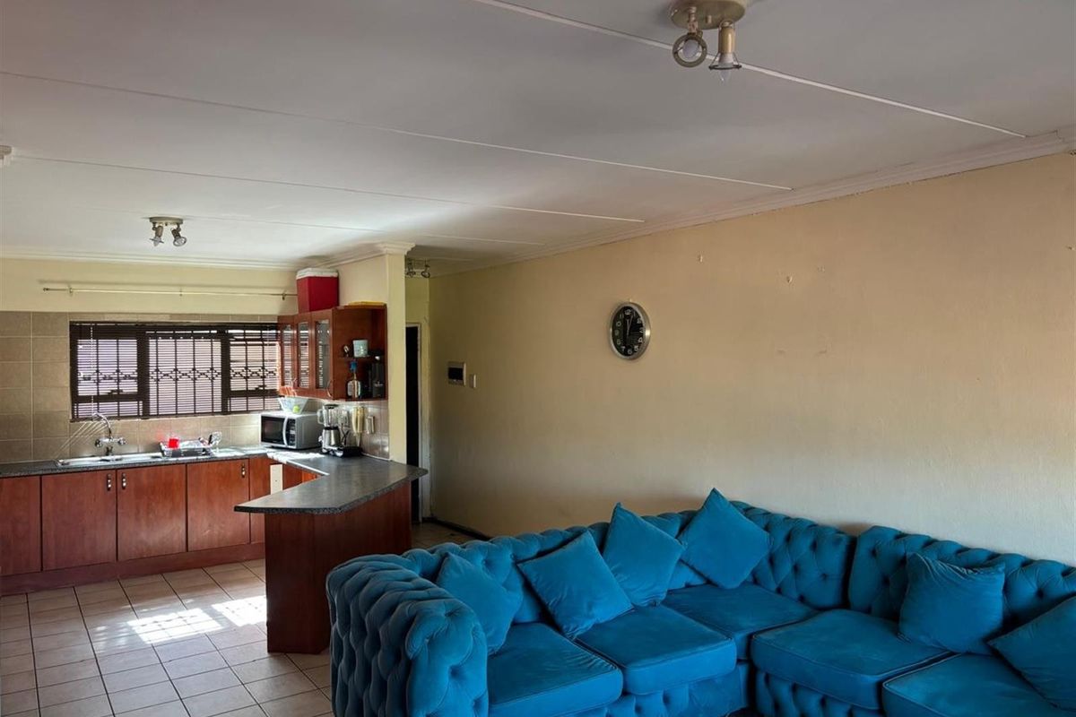 Apartment For Sale in Winchester Hills, Johannesburg - Photo 5
