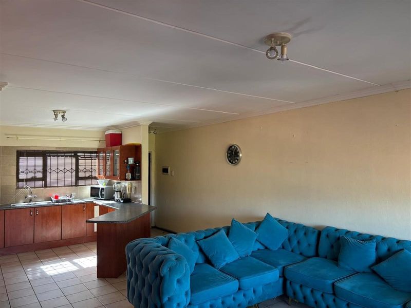 Apartment For Sale in Winchester Hills, Johannesburg - Photo 4