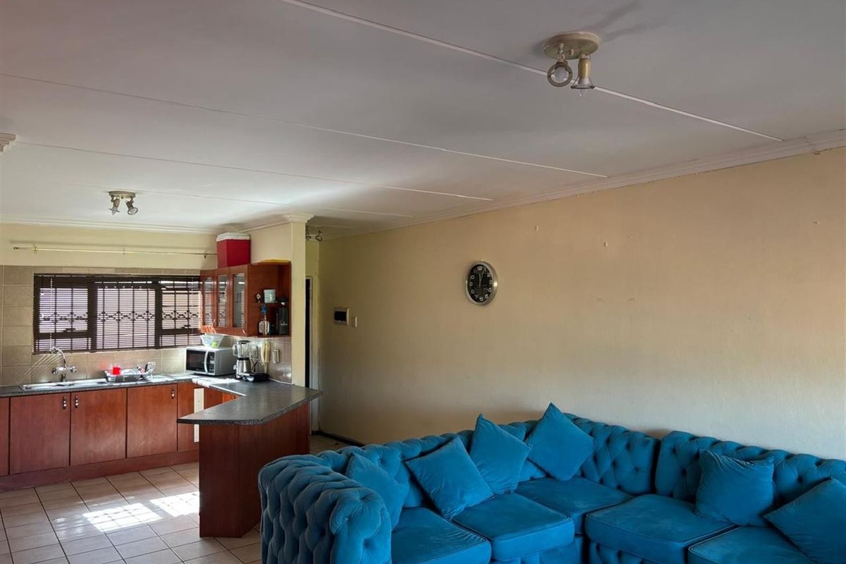 Apartment For Sale in Winchester Hills, Johannesburg - Photo 4