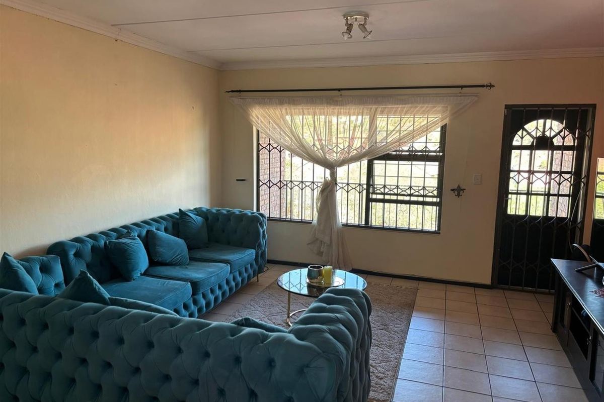 Apartment For Sale in Winchester Hills, Johannesburg - Photo 2
