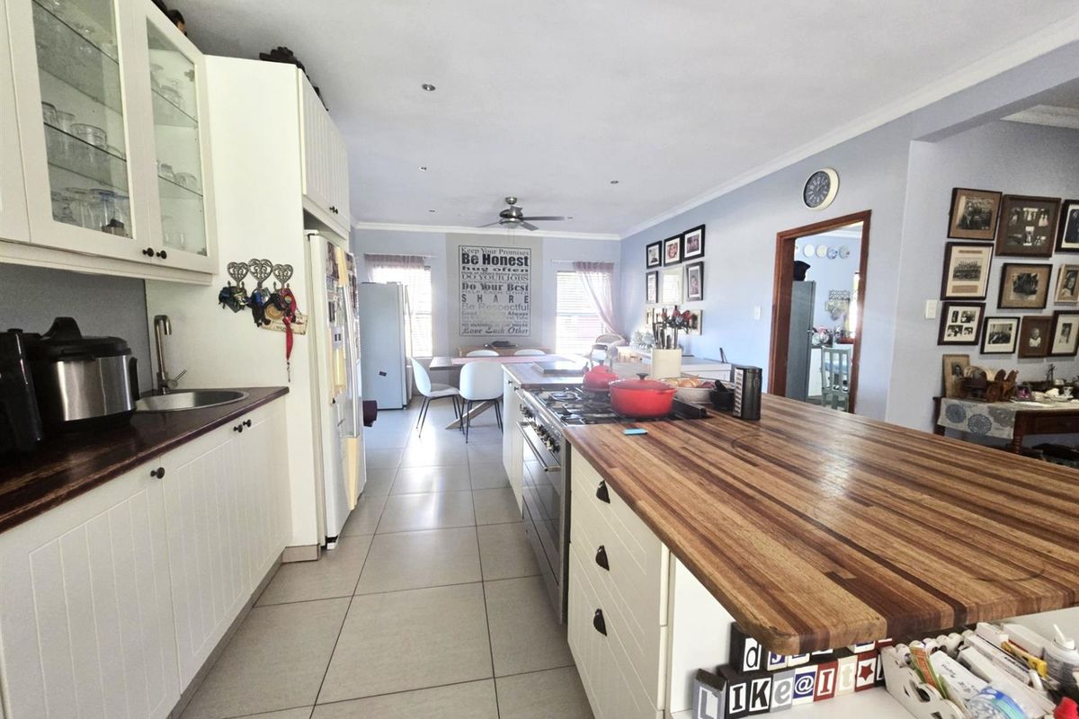 Dream family home for sale in stunning old Meer En See, Richards Bay, KwaZulu Natal - Photo 3