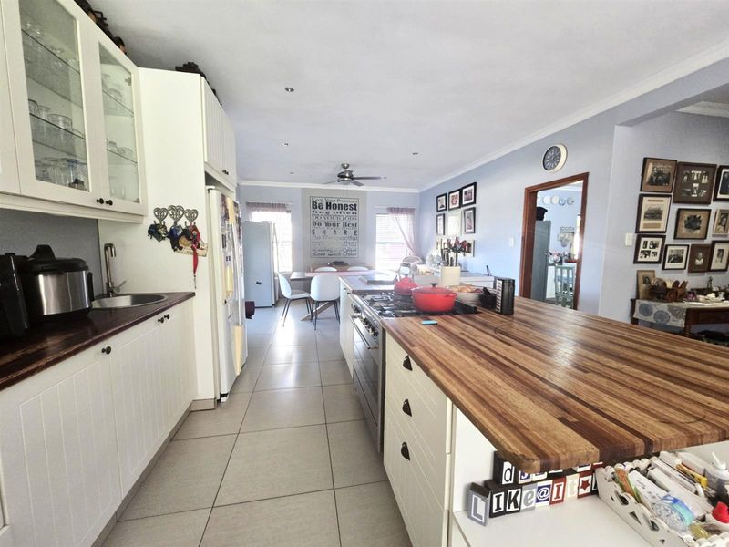 Dream family home for sale in stunning old Meer En See, Richards Bay, KwaZulu Natal - Photo 3