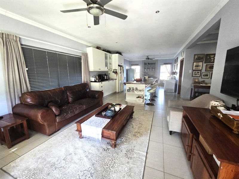 Dream family home for sale in stunning old Meer En See, Richards Bay, KwaZulu Natal - Photo 1