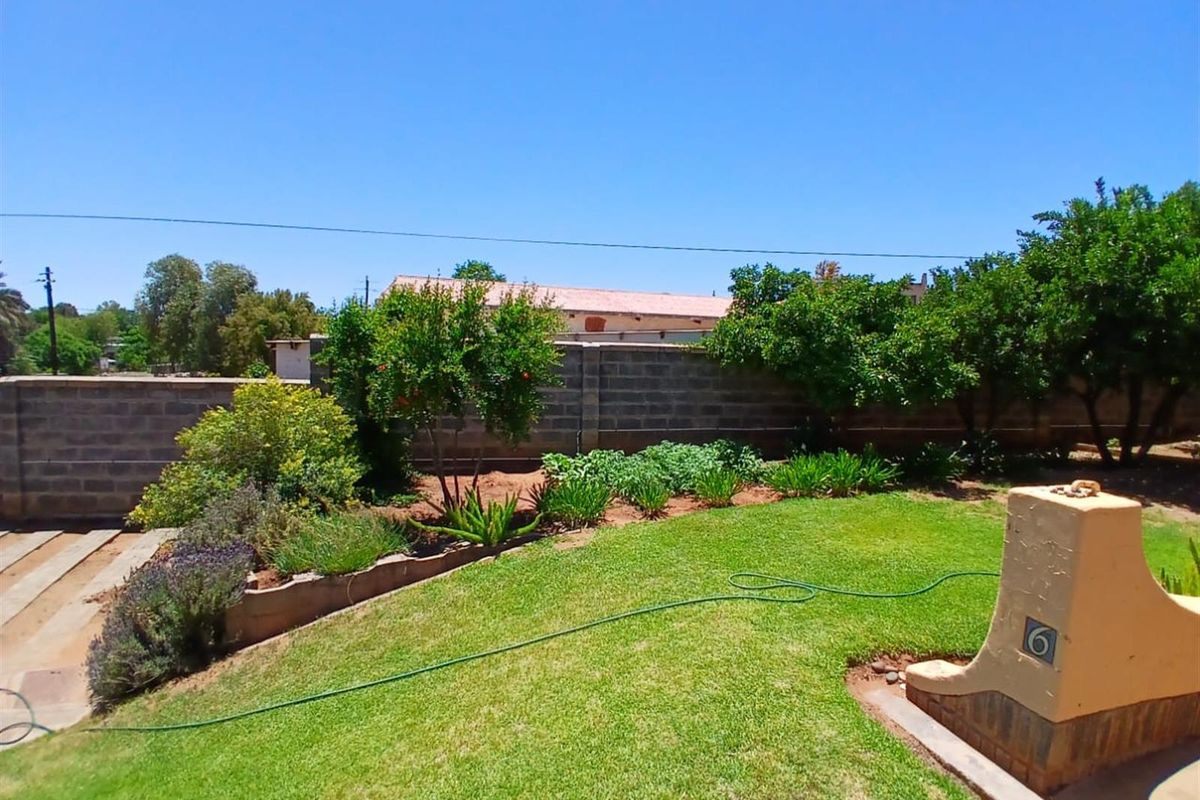 Spacious Family Home with Dual Lofts Expansive Yard - Photo 3