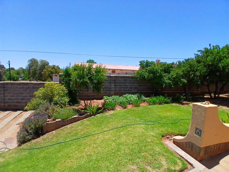 Spacious Family Home with Dual Lofts Expansive Yard - Photo 3