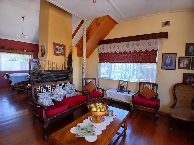 Spacious Family Home with Dual Lofts Expansive Yard - Photo 5