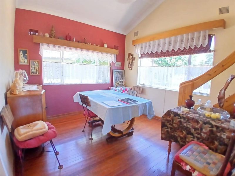 Spacious Family Home with Dual Lofts Expansive Yard - Photo 6