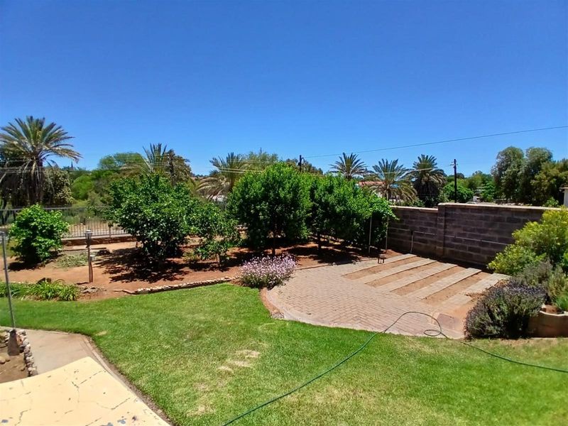 Spacious Family Home with Dual Lofts Expansive Yard - Photo 2