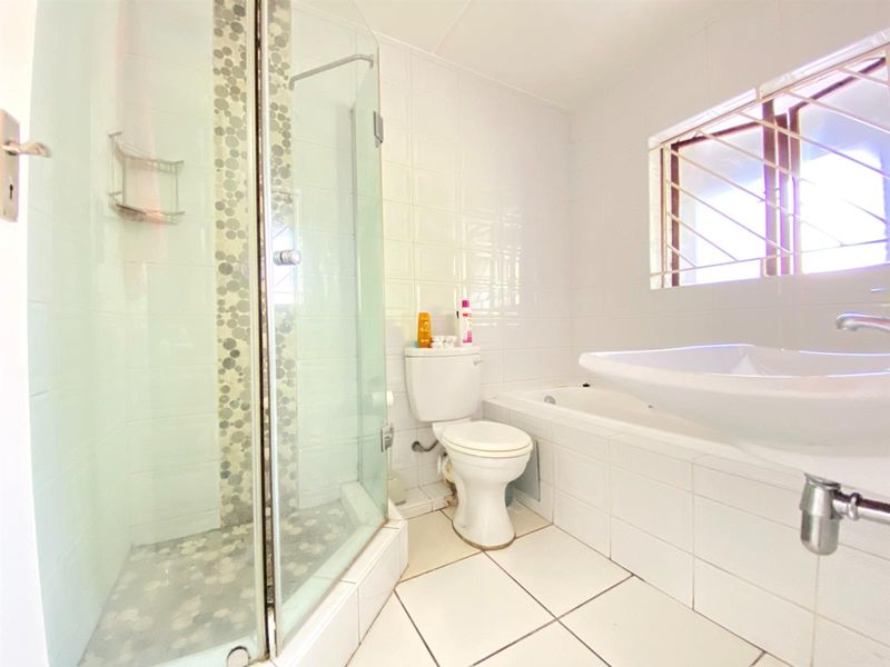 Apartment for sale in Morningside Hills, Morningside, Sandton - Photo 8
