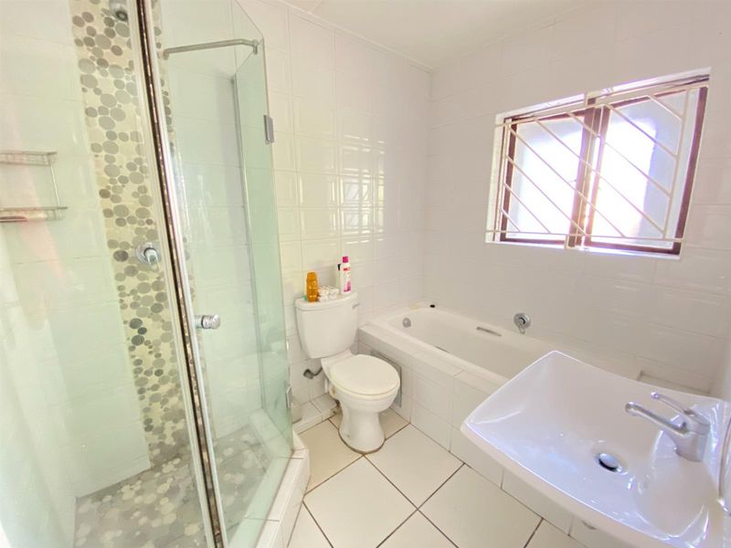 Apartment for sale in Morningside Hills, Morningside, Sandton - Photo 5