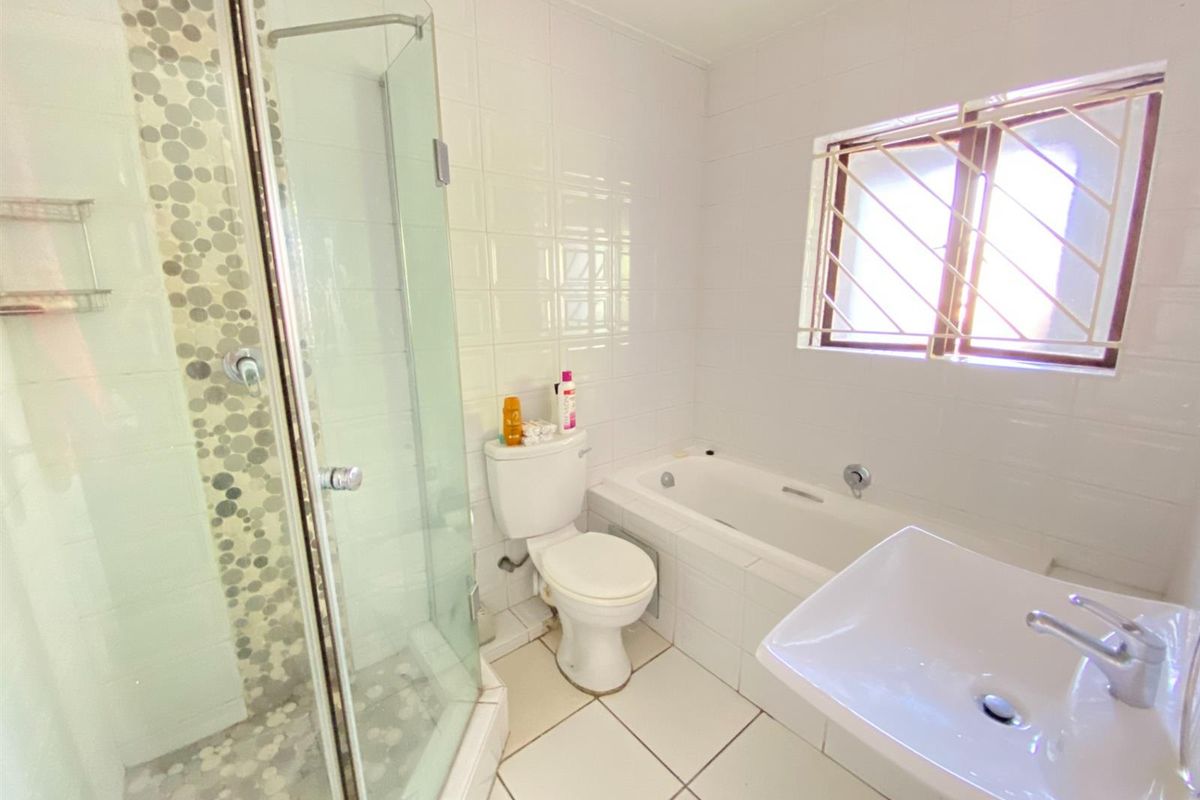 Apartment for sale in Morningside Hills, Morningside, Sandton - Photo 5