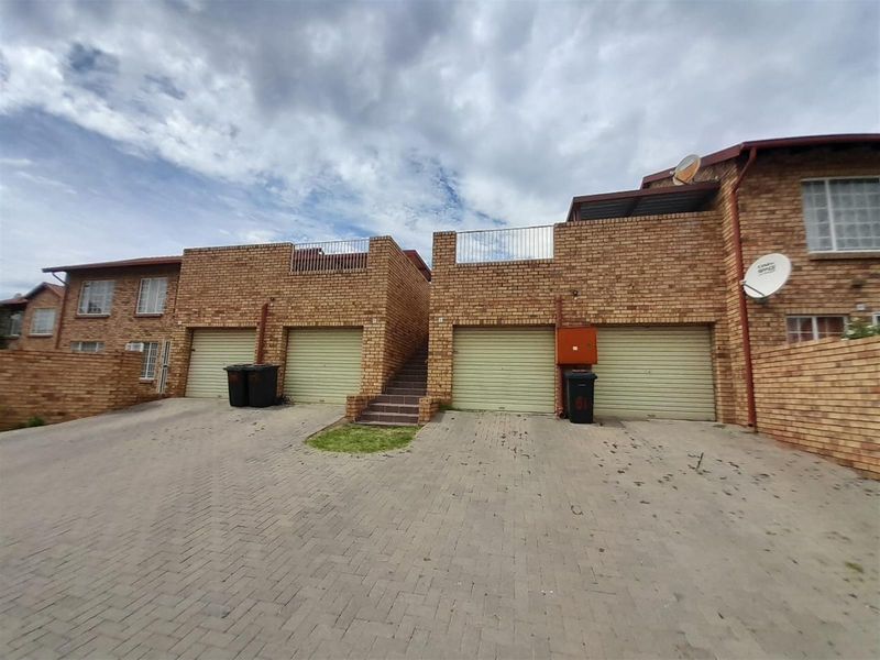 Townhouse For Sale in The Reeds, Centurion - Photo 8