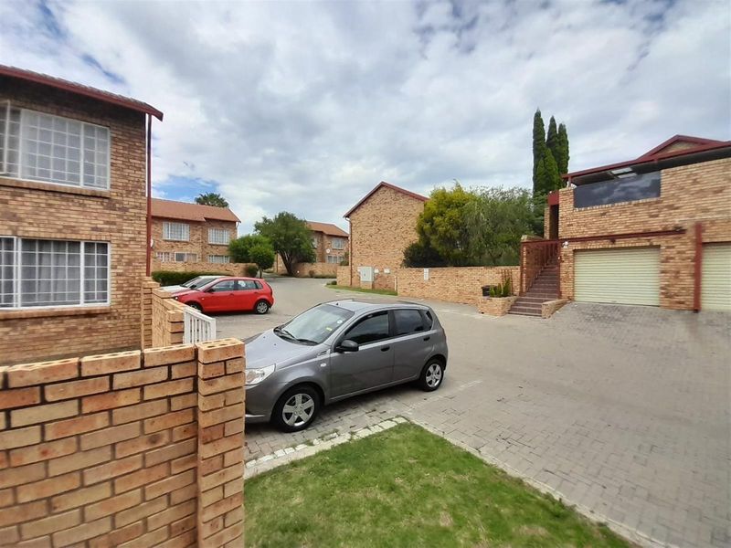 Townhouse For Sale in The Reeds, Centurion - Photo 9