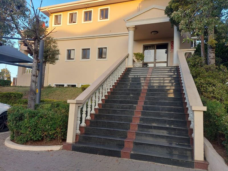 Apartment For Sale in Johannesburg - Photo 2