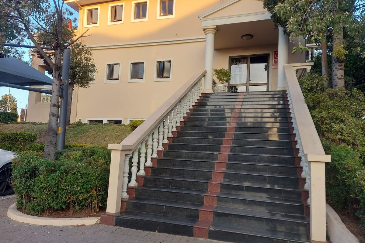 Apartment For Sale in Johannesburg - Photo 2