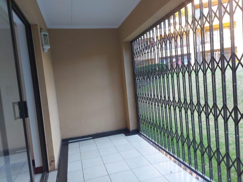 Apartment For Sale in Johannesburg - Photo 6