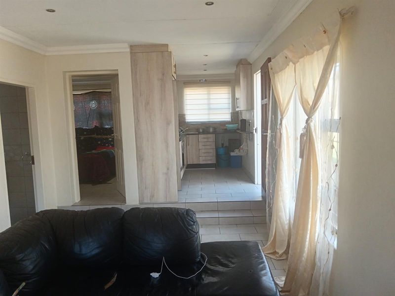 House For Sale in Strubensvallei, Roodepoort - Photo 4